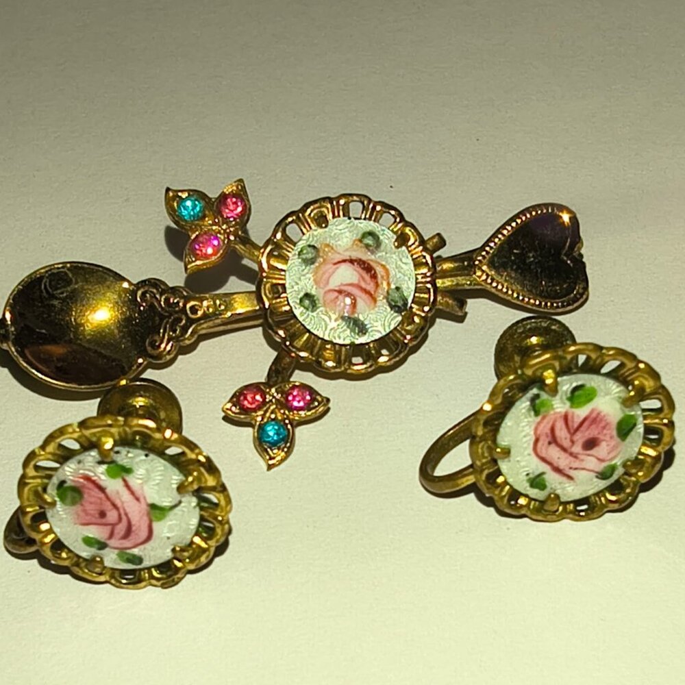 Vintage 1950's CORO Guilloche Rose Enamel  Pin & Screw Back Earrings          13